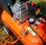 Compresor De Aire 50 Lts Lusqtoff + Kit 3 Piezas Lc-2550bk