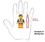 Figura de acción LEGO Ninjago Miss Demeanor con explosiones de fuego