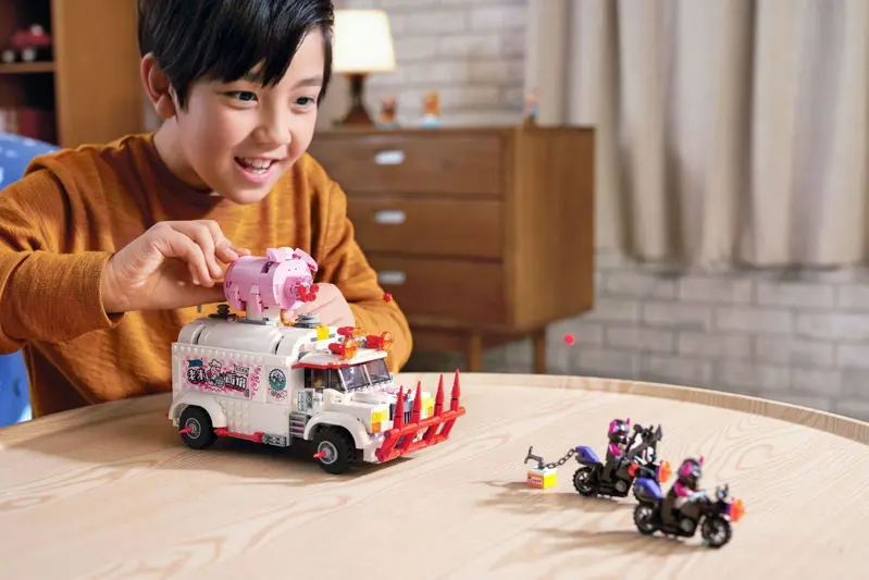 Kit de construcción LEGO Monkie Kid Pigsy's Food Truck 80009 832 piezas