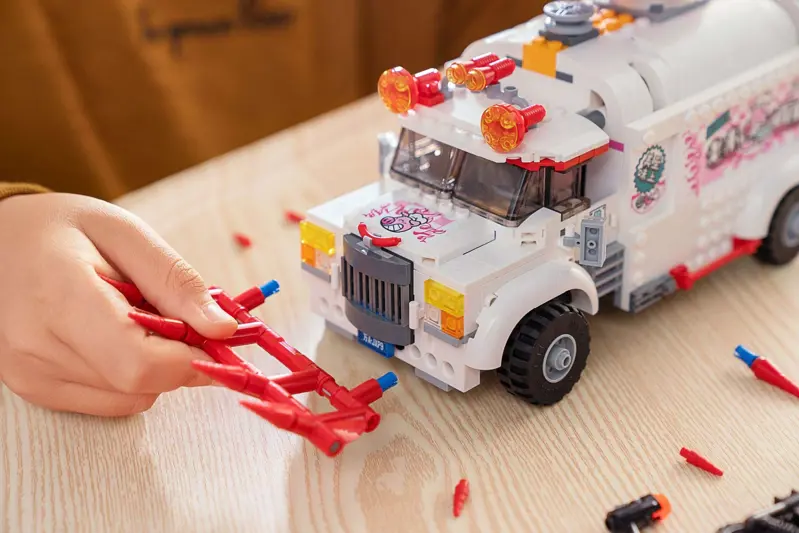 Kit de construcción LEGO Monkie Kid Pigsy's Food Truck 80009 832 piezas