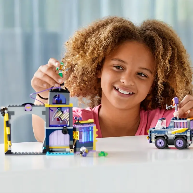 Kit de construcción LEGO DC Super Hero Girls Batgirl Secret Bunker
