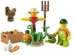 Paquete combinado LEGO City Farm de juguete: Farm Garden, Espantapájaros y pollo