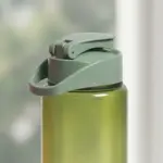 Botella De Agua Deportiva Dehuka 750ml, Pico Bebedero, Asa Superior, Color Verde, Libre De Bpa