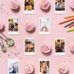 Cámara Instax Mini 12 Verde + Rollo Deco Sprinkles 10 fotos en caja exclusiva