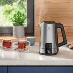 Pava Eléctrica Electrolux Efficient 2L EEK50