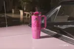 Botella de agua Stanley x Barbie™ Icon Quencher 900 ml