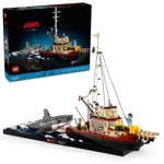 Juego de dioramas LEGO Ideas Jaws con barco orca y minifiguras