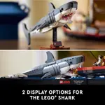 Juego de dioramas LEGO Ideas Jaws con barco orca y minifiguras