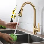 Grifería P/Cocina Monocomando Extensible Novohome Dorada