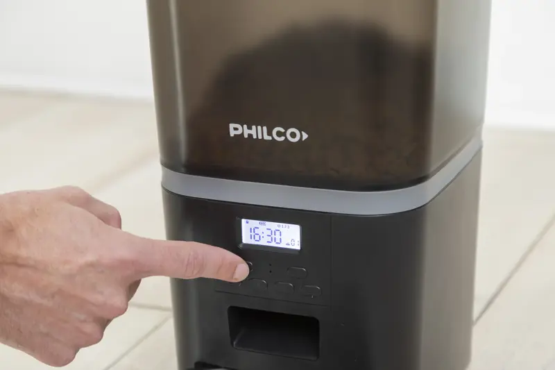 Comedero Automatico Philco para Mascotas Programable 6L Negro PF002P NS