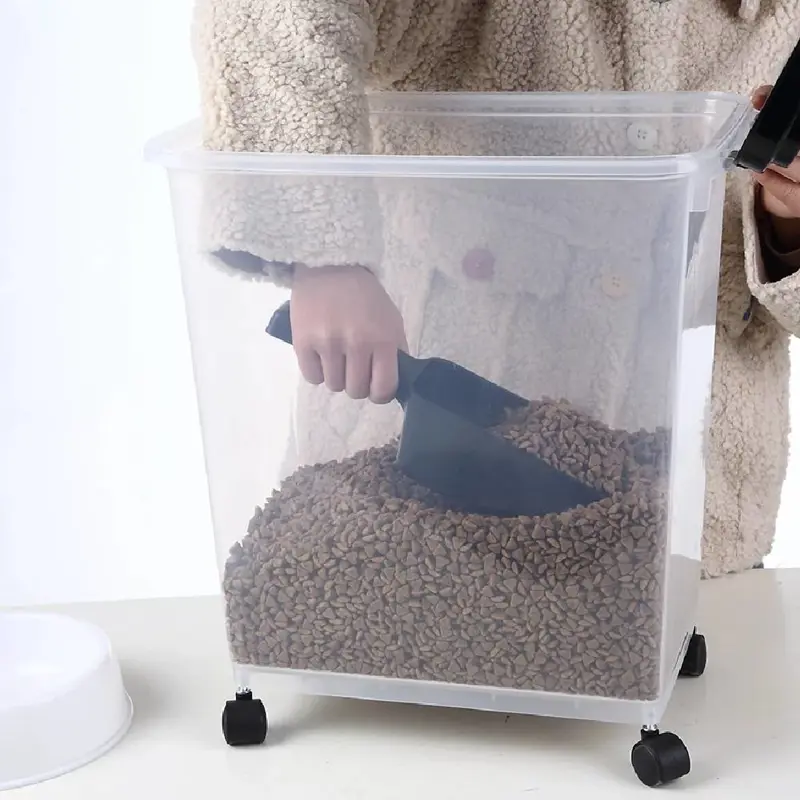 Contenedor de Alimento Proline Hermetico con Ruedas 30L Negro ALIPR142 NS
