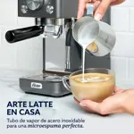 Cafetera Espresso Oster BVEM7201AR Perfect Brew Compacta