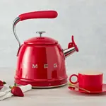 Hervidor eléctrico Smeg Retro para estufa, 2,4 L, color rojo