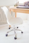Silla de escritorio diseño Tulip Blanca con almohadon de cuero