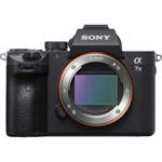 Cámara Sony Alpha a7 III sin espejo ILCE7M3/B con accesorios