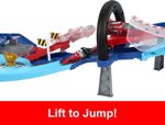 Set de juego Mattel Disney Pixar Cars GRC Jumping Raceway con 2 coches