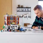 Kit de construcción LEGO Creator Expert Corner Garage 10264 