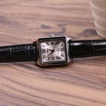 Reloj Casio LTP-V007L-7B1 G-SHOCK con correa de piel para mujer