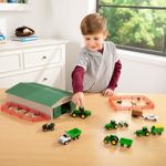 Set de juego John Deere Farm de 70 piezas con implementos de cobertizo