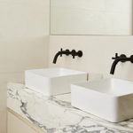 Grifería Pared Lavatorio baño Peirano Velvet negro cerámico