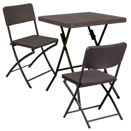 Combo Mesa  Ratán Marrón + 2 Sillas Plegables