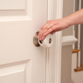 Traba De Puerta Grip And Twist Door Knob Cover