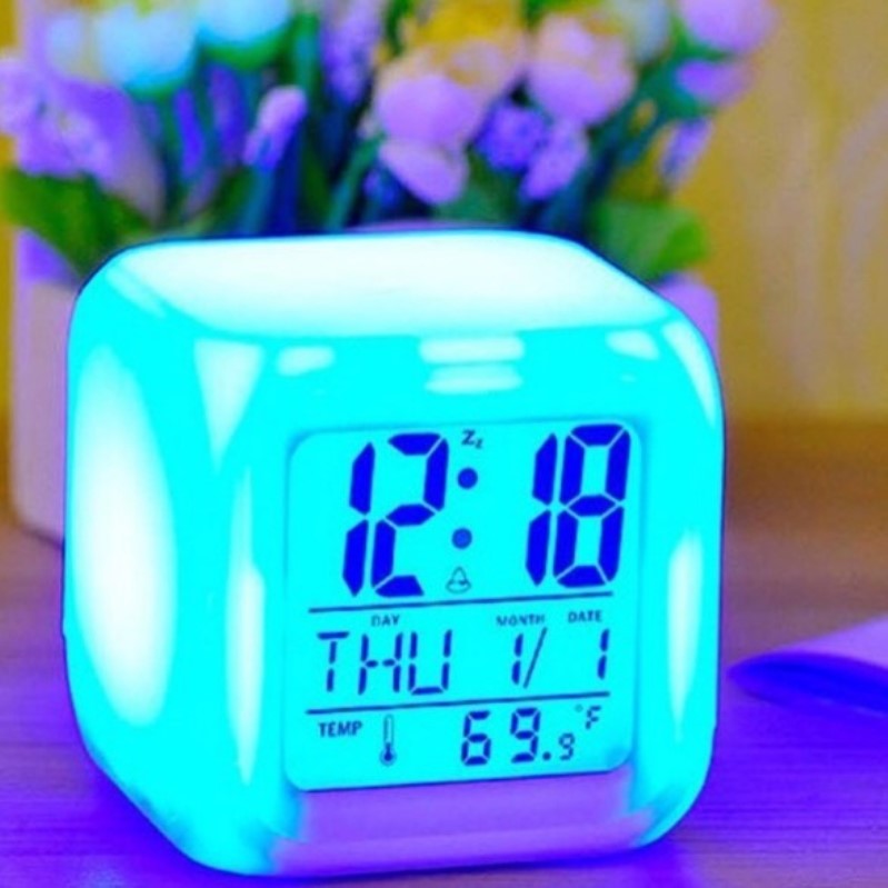 Reloj Cubo Led Cambia Color Temperatura Fecha Lanzarote Productos De Bazar Y Regaleria - Megatone